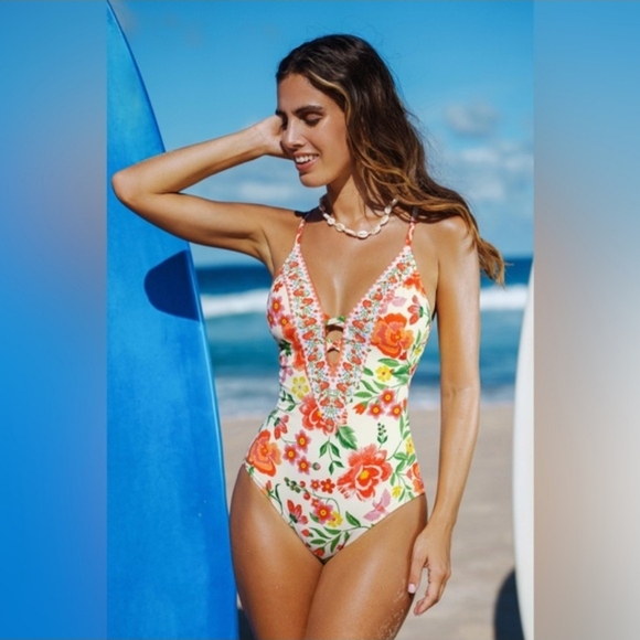 CUPSHE - Floral One-Piece Swimsuit - Picture 3 of 9